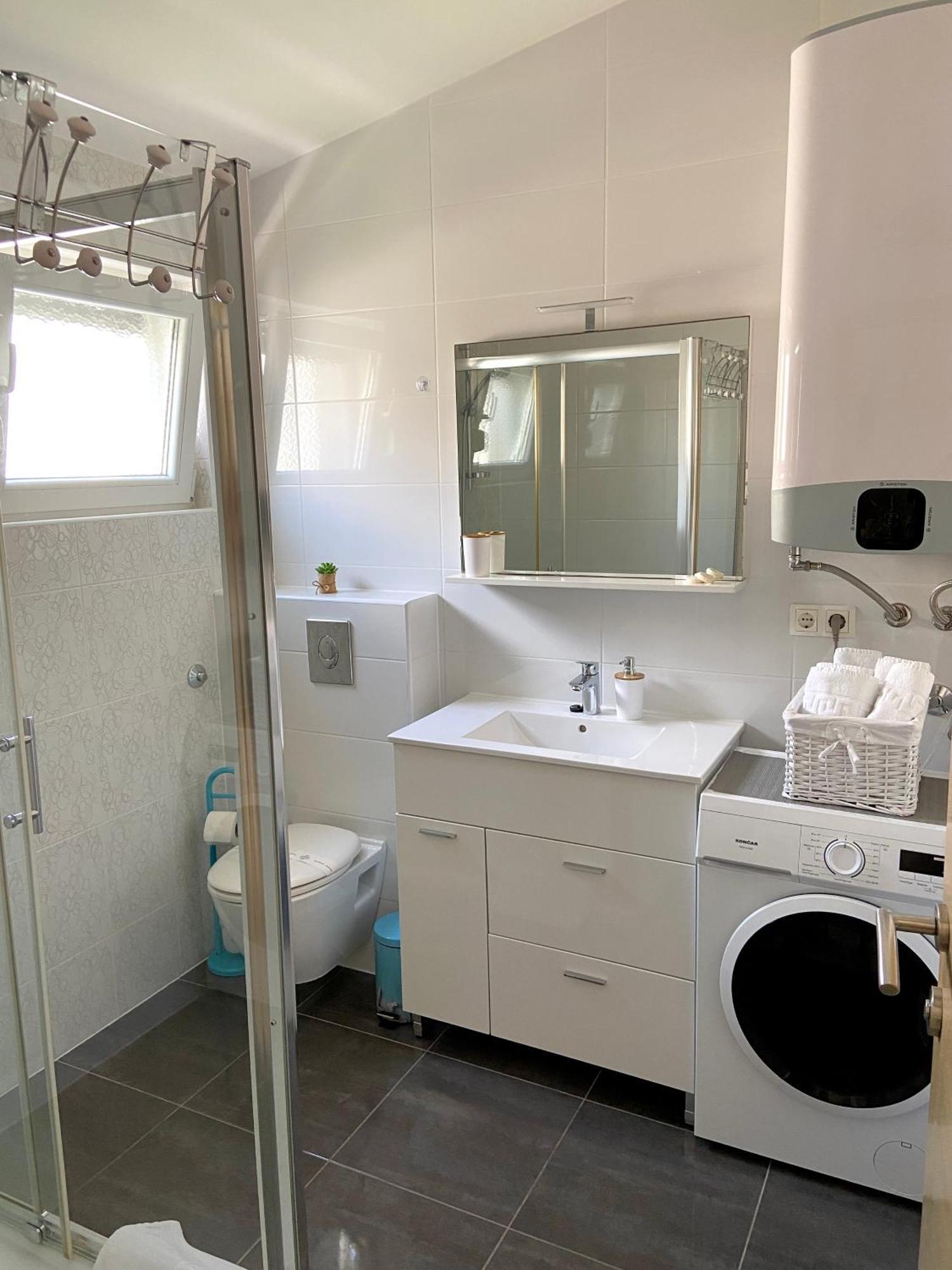 Apartmani Villa Adriatic Vir Exteriér fotografie