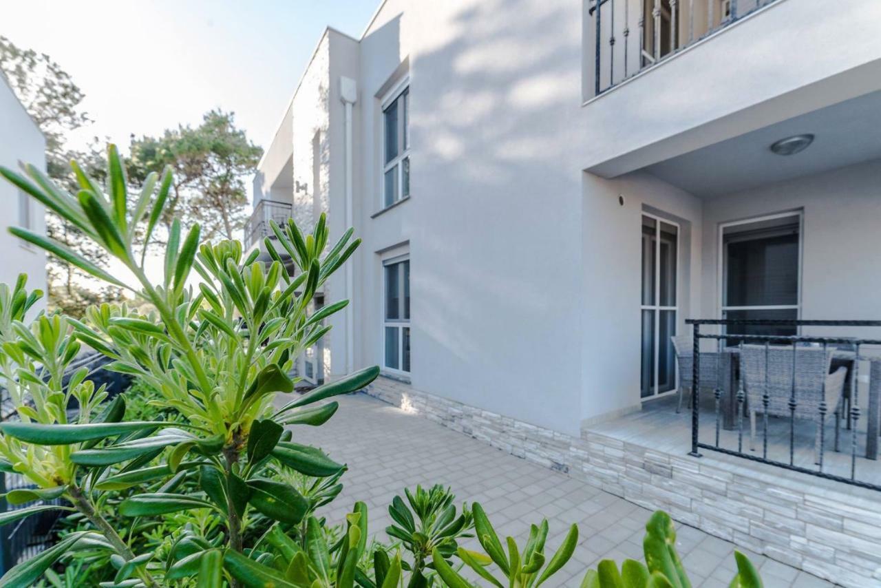 Apartmani Villa Adriatic Vir Exteriér fotografie
